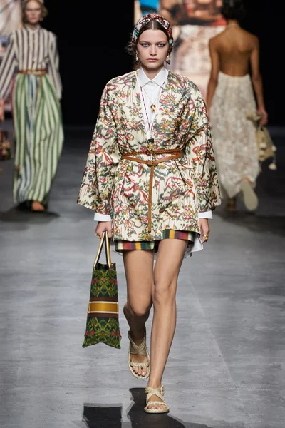 Look 74